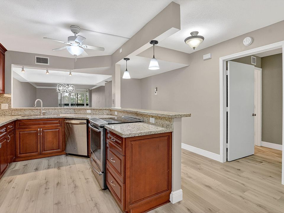 1st image of 23305 N Barwood Ln Lane N #209