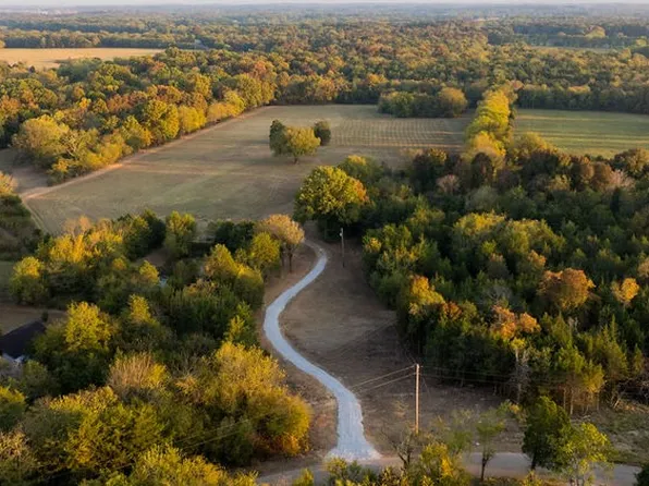 2434 Rally Hill Rd, Columbia, TN 38401