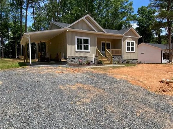 607 Kendall St, Eden, NC 27288
