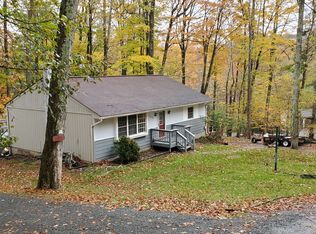 110 N Eastwood Dr, Greentown, PA 18426