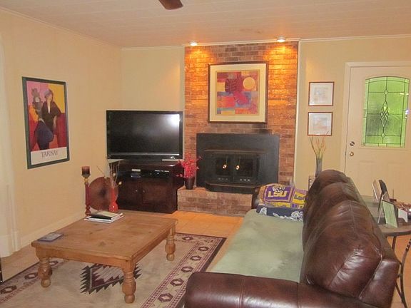 3rd image of 121 Beechwood Ln