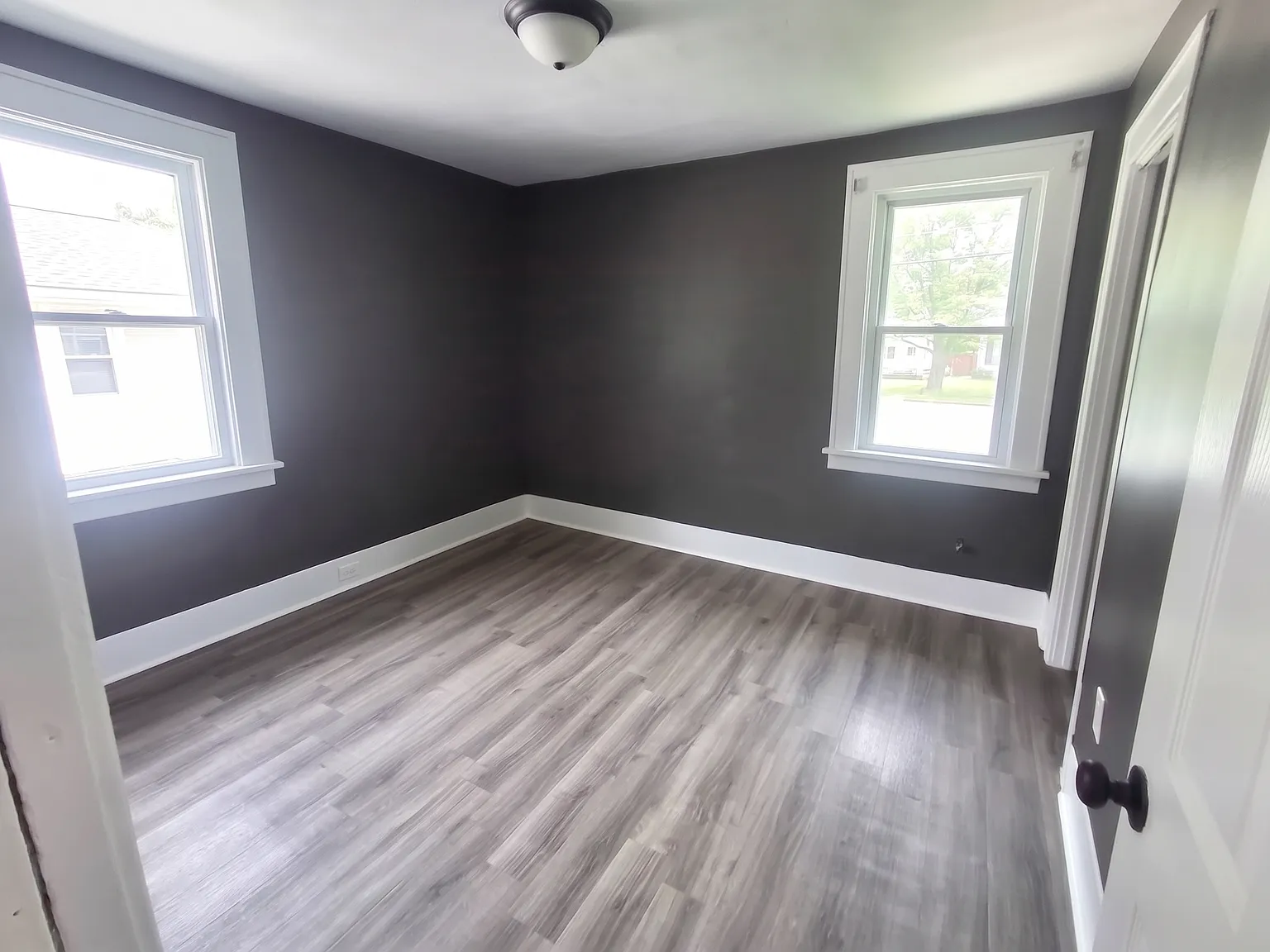 3 bed, 1.5 bath, 1560 sqft, $1,200 — Photo 3