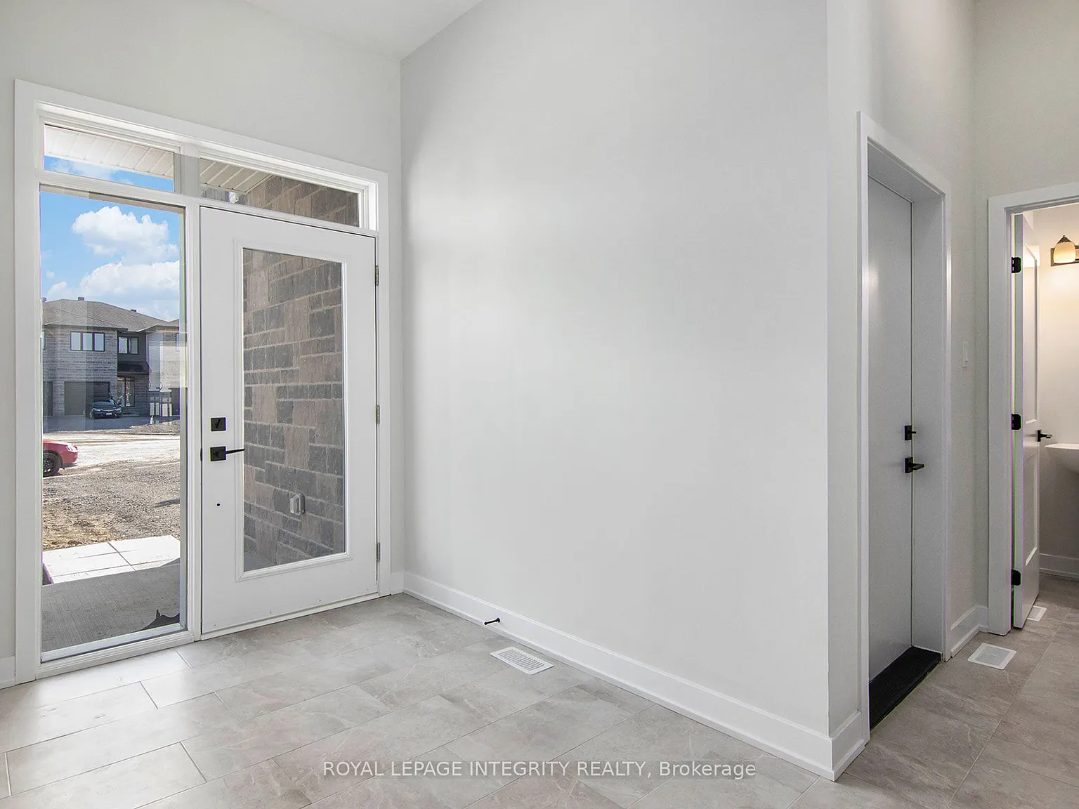 3 bed, $2,400 — Photo 2