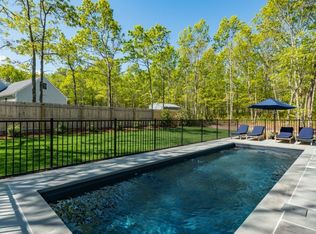 16 Hildreth Rd, Hampton Bays, NY 11946