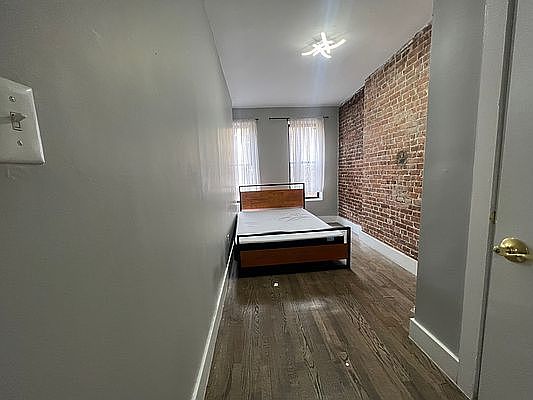 5th image of 171 W 80th St #9