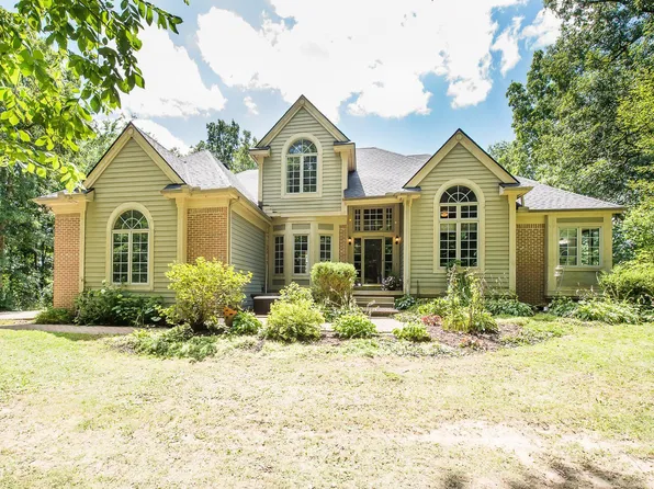 8208 Parker Rd, Saline, MI 48176