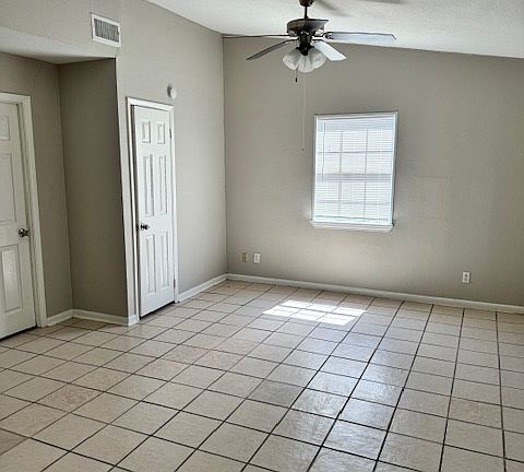 3rd image of 816 Grande Dr