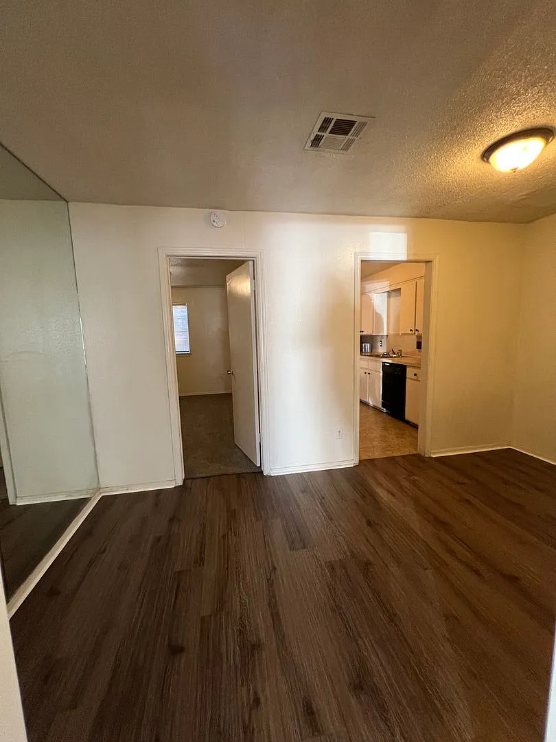 Must see 3 bed, 2 bath townhome close to OU Campus — Photo 3
