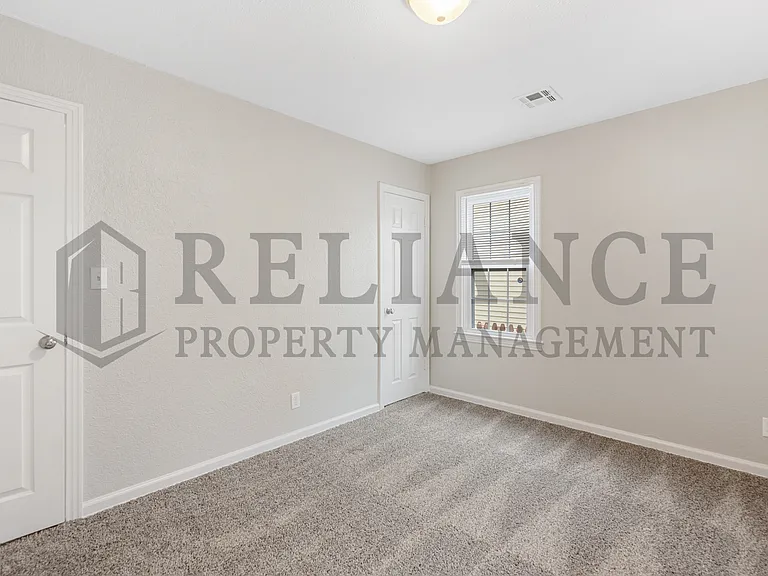 726 S Bonn St — Photo 18