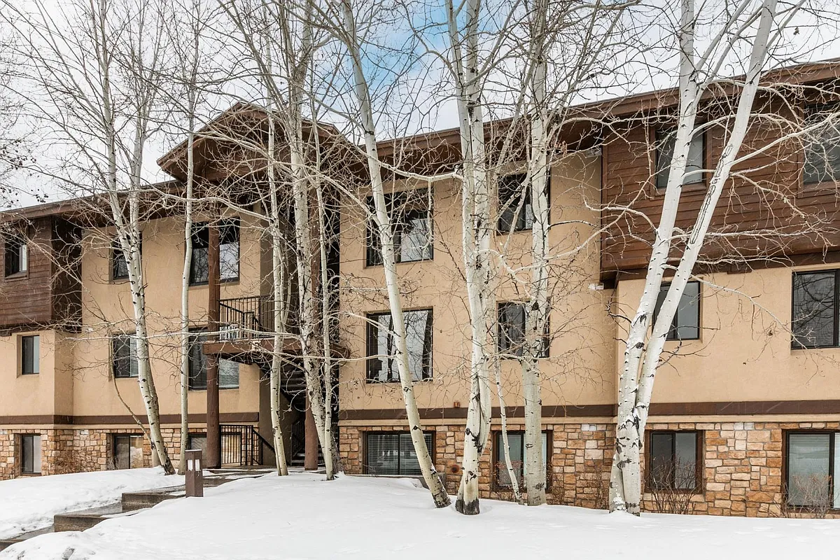 Building Photo - 1600 Pinebrook Blvd #E1