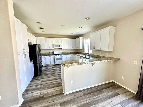 4th image of 1547 Burns Ln