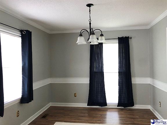 5th image of 709 Barefoot St