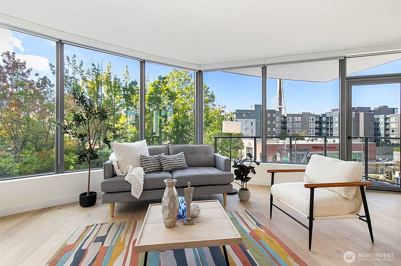 4th image of 2510 6th Avenue #408