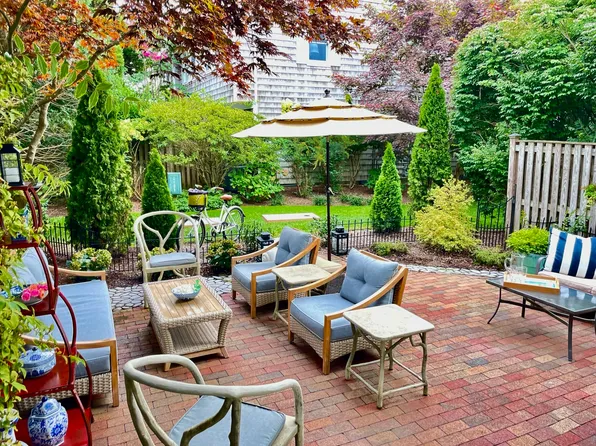 570 Hampton Rd, Southampton, NY