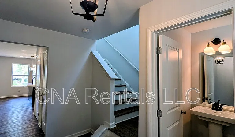 2367 Summit Ave — Photo 3