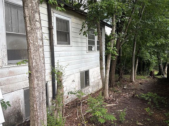 4th image of 56 Helen Ave