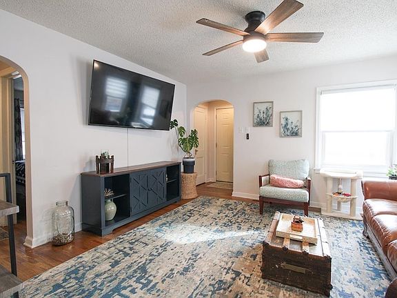 2nd image of 308 W Kirwin Ave