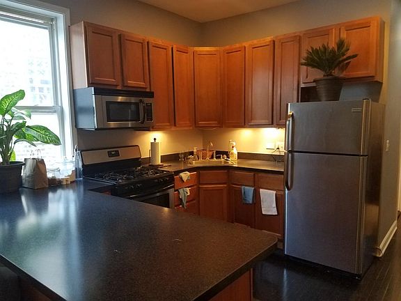 2nd image of 2107 N Western Ave APT 3R