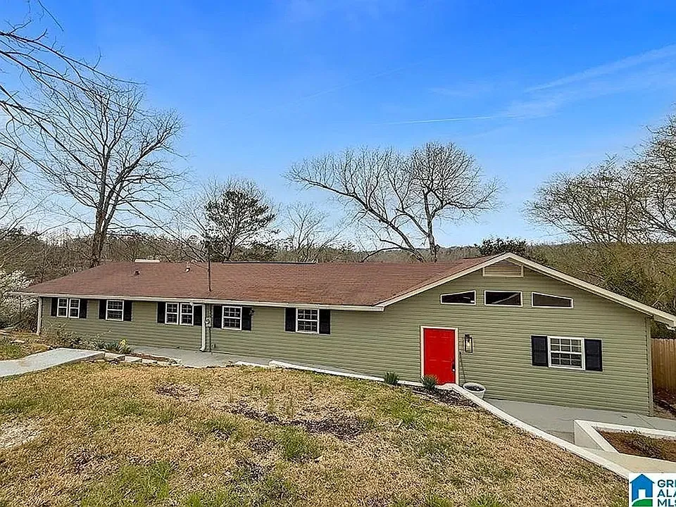 332 Lakeshore Ln