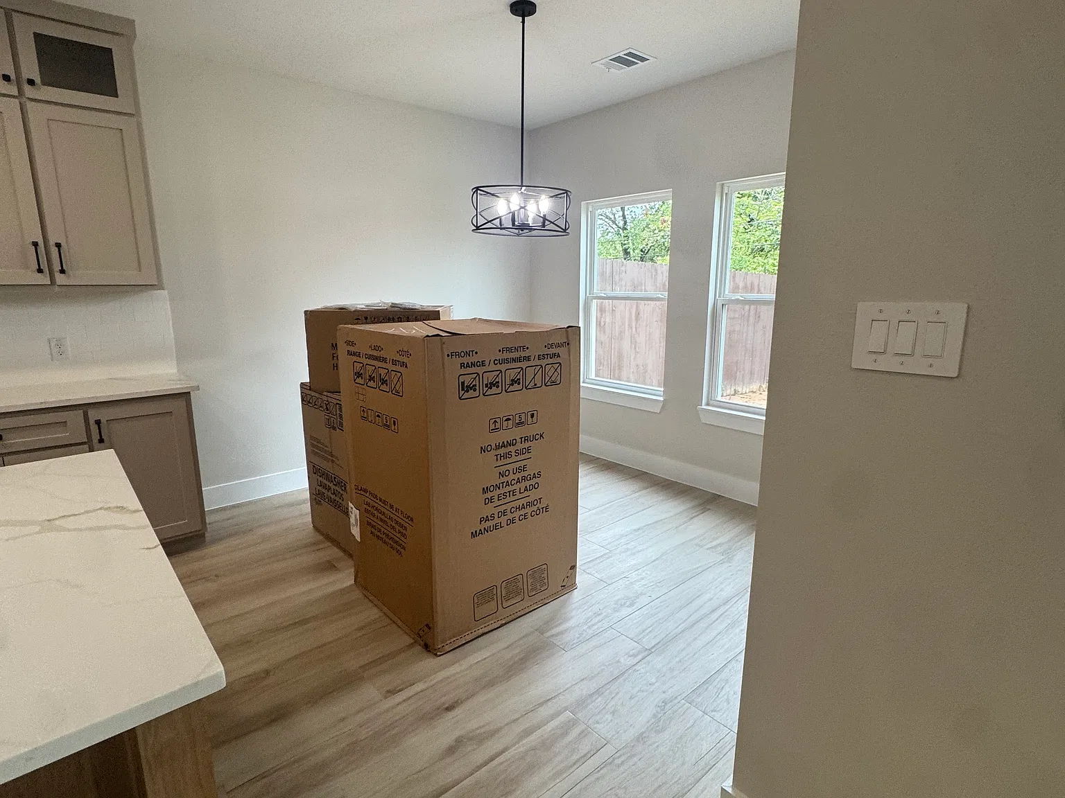 3 bed, 1690 sqft, $2,450 — Photo 4