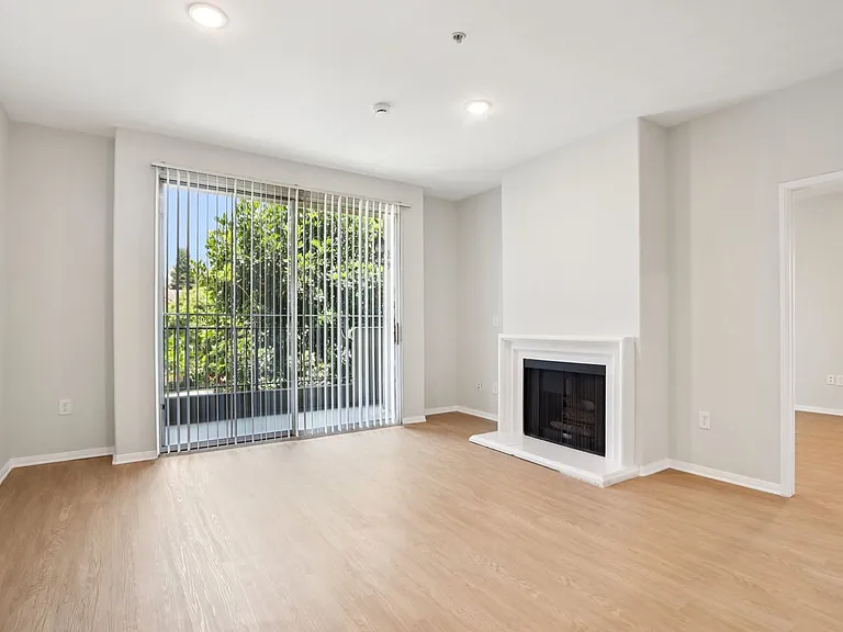 2245 Beverly Glen — Photo 10