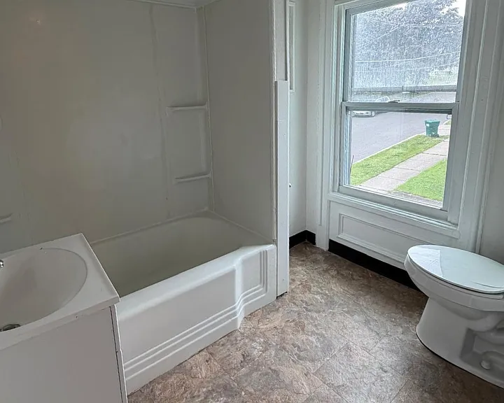 38 E Albany St — Photo 17