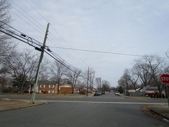 4th image of 9900 Loudoun Ave
