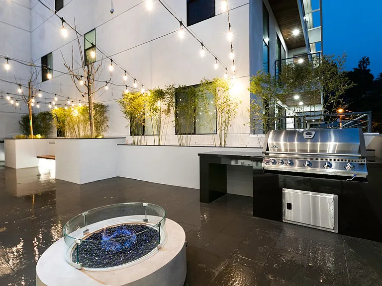 2409 Griffith Park Blvd — Photo 36