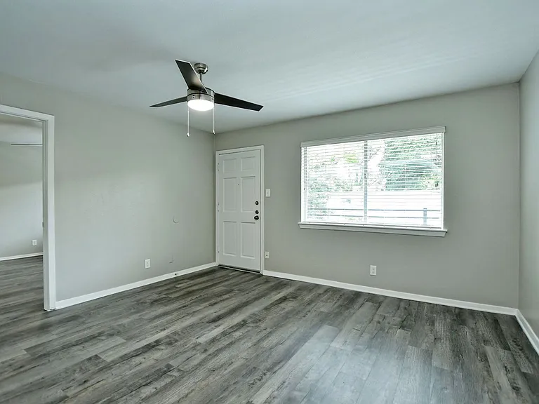 Sandpiper Apartments — Photo 32