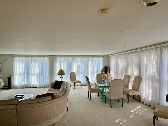 4th image of 404 Ocean Street