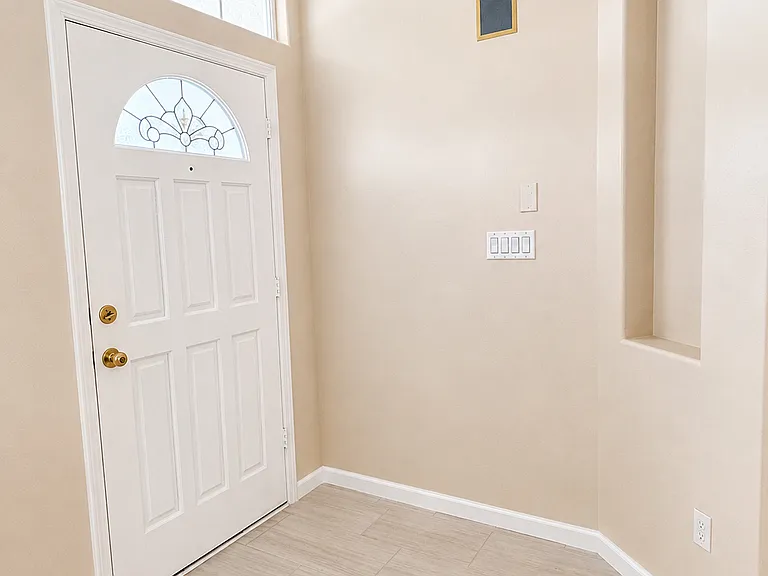 404 Windsor Park Dr — Photo 4