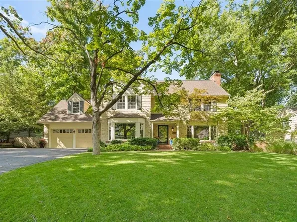 2518 Tomahawk Rd, Mission Hills, KS 66208