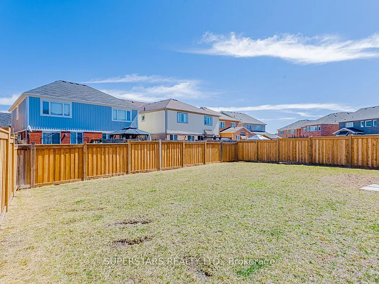 11 Empire Dr — Photo 35