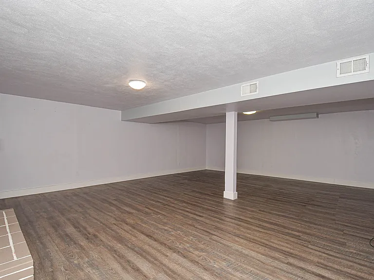 819 Renee Ln — Photo 34