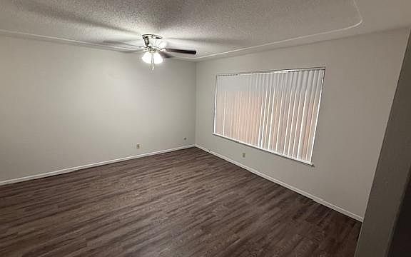 2nd image of 461 W Shaw Ave
