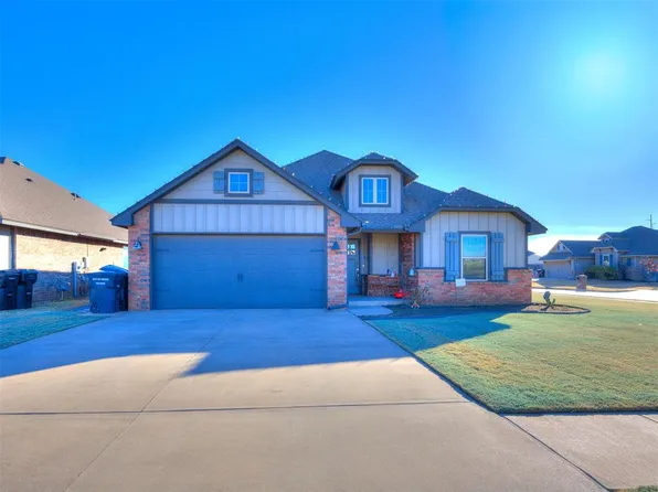 900 34th Ter, Moore, OK 73160
