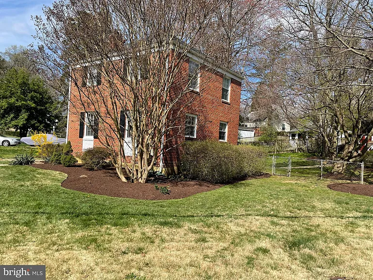 2924 Marshall St — Photo 40