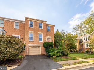 12323 Fox Lake Ct, Fairfax, VA 22033