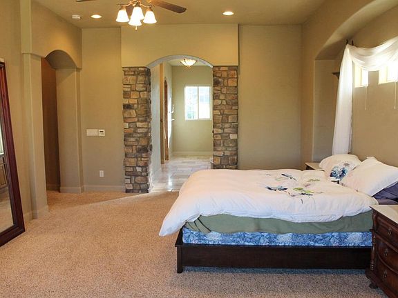 3rd image of 2212 N Lone Rock Dr