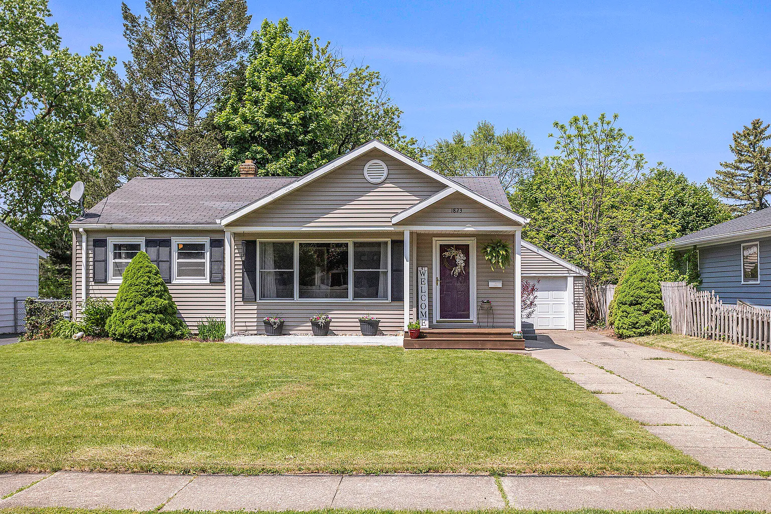 1823 Southern Ave photo 1