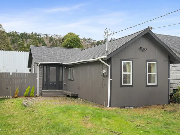 408 S Anchor St, Rockaway Beach, OR 97136