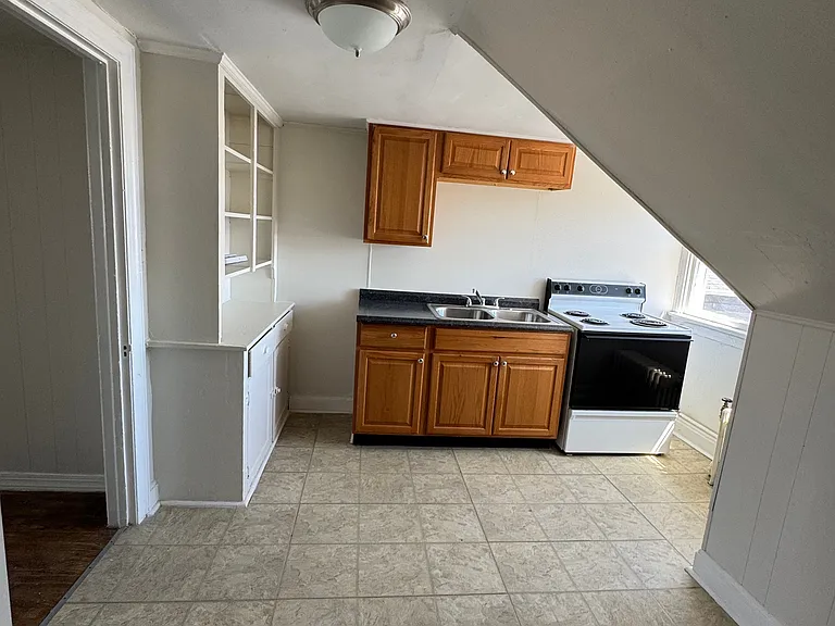 666 N Oak Hill Ave #3 — Photo 9