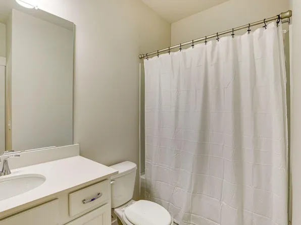 1010 Pettiford Pl, Hanahan, SC 29410