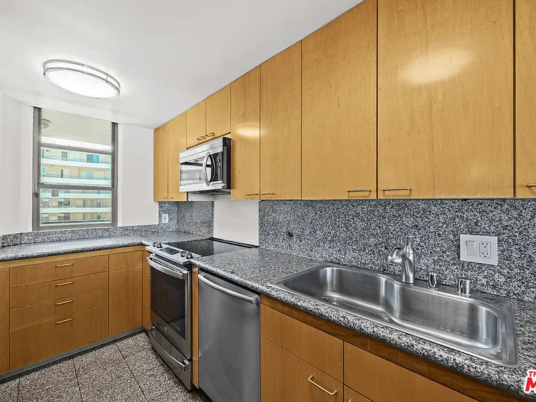 4316 Marina City Dr #1033 — Photo 26