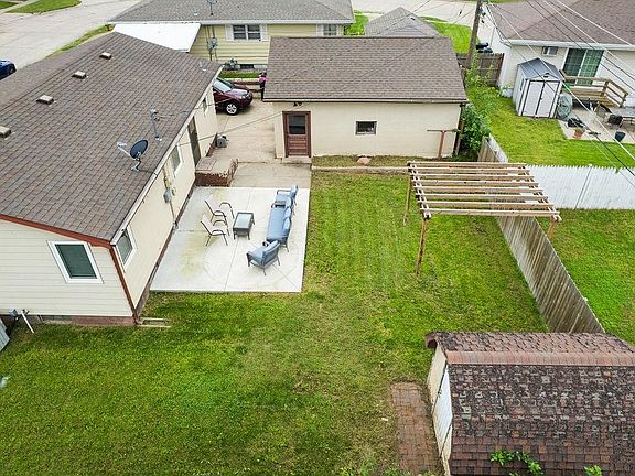 2nd image of 4122 Sunset Dr