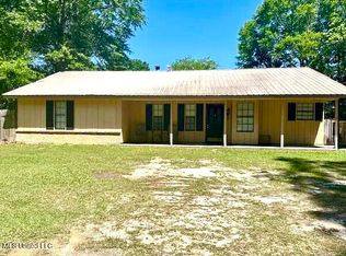 206 Glenwood Dr, Carriere, MS 39426