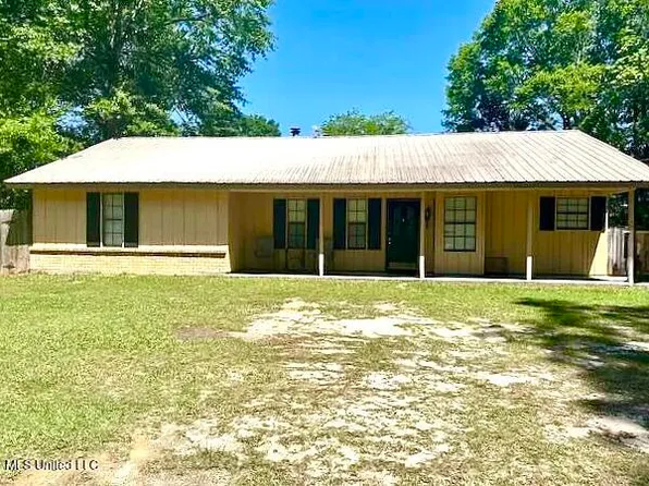 206 Glenwood Dr, Carriere, MS 39426
