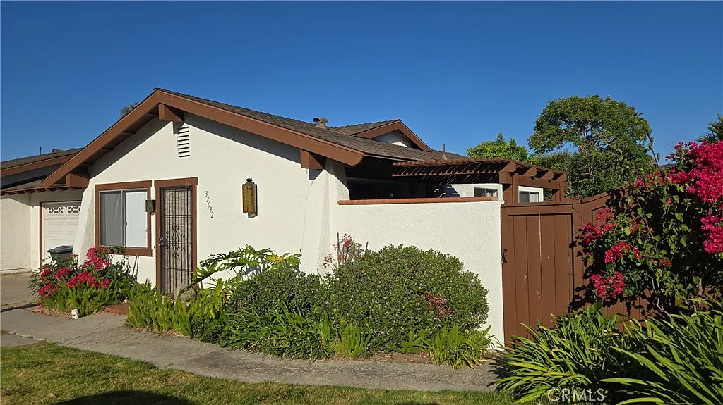 2 bed, 1.5 bath, 875 sqft, $3,850 — Photo 3