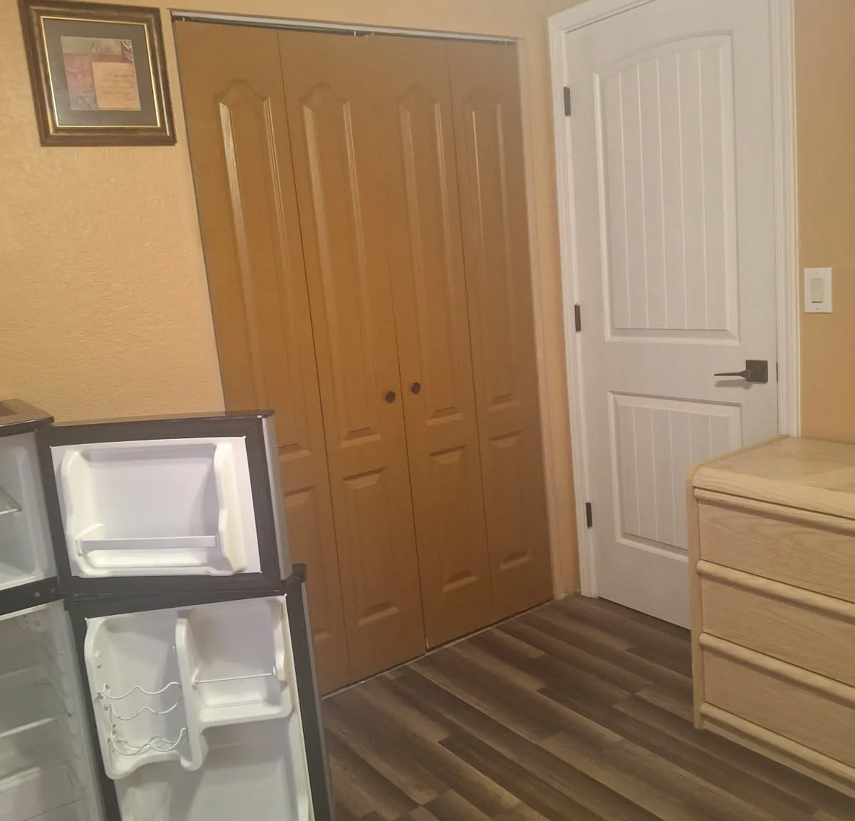 3 bed, 1.5 bath, 1056 sqft, $850 — Photo 3