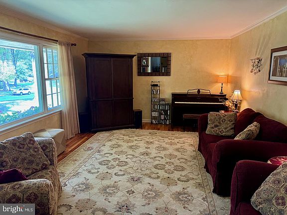 5th image of 307 N Woodmont Dr